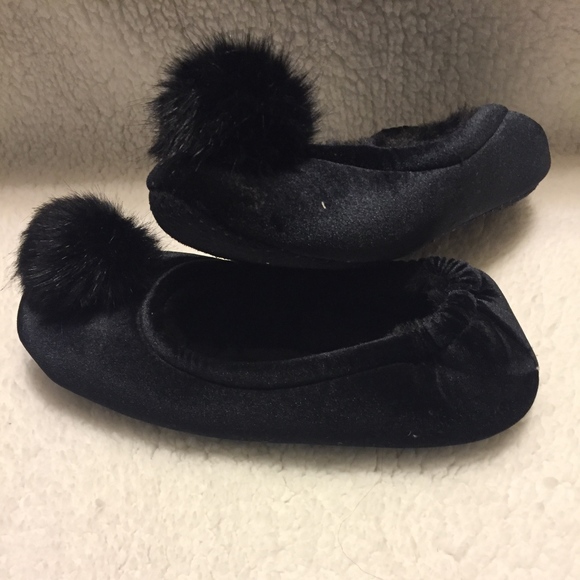 pom pom slippers old navy